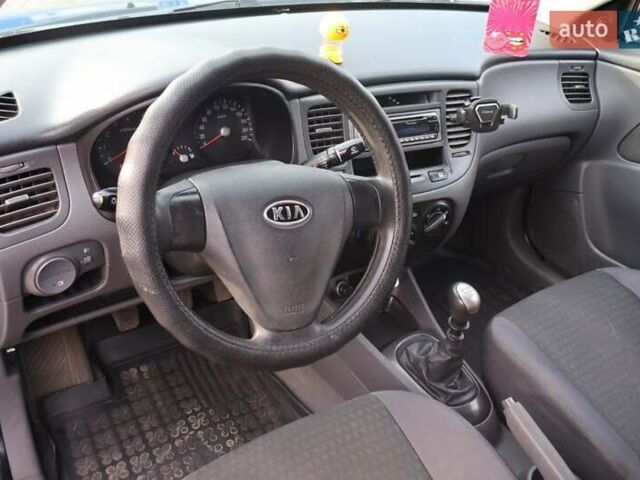 Синий Киа Рио, объемом двигателя 1.4 л и пробегом 171 тыс. км за 3500 $, фото 9 на Automoto.ua