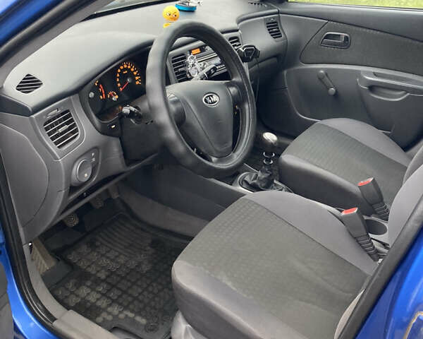 Синий Киа Рио, объемом двигателя 1.4 л и пробегом 177 тыс. км за 3800 $, фото 7 на Automoto.ua