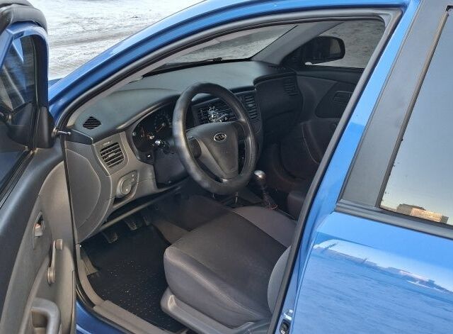 Синій Кіа Ріо, об'ємом двигуна 1.4 л та пробігом 178 тис. км за 3800 $, фото 8 на Automoto.ua