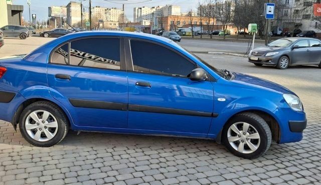 Синий Киа Рио, объемом двигателя 1.4 л и пробегом 179 тыс. км за 3900 $, фото 7 на Automoto.ua