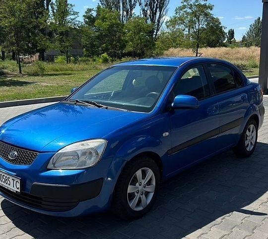 Синий Киа Рио, объемом двигателя 1.4 л и пробегом 172 тыс. км за 4200 $, фото 1 на Automoto.ua