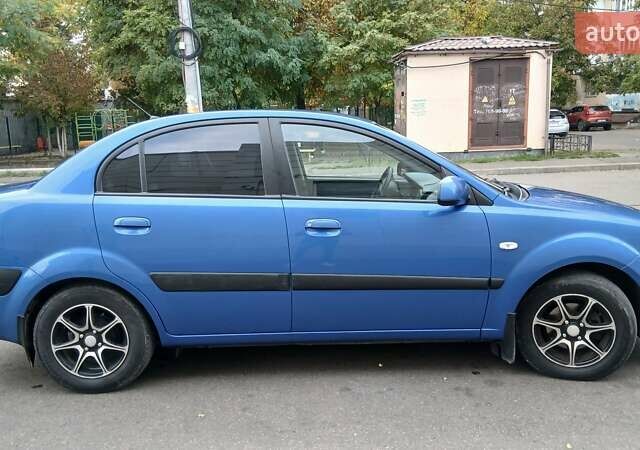 Синий Киа Рио, объемом двигателя 1.4 л и пробегом 159 тыс. км за 5700 $, фото 3 на Automoto.ua