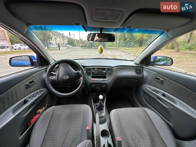 Синій Кіа Ріо, об'ємом двигуна 1.4 л та пробігом 172 тис. км за 4500 $, фото 7 на Automoto.ua