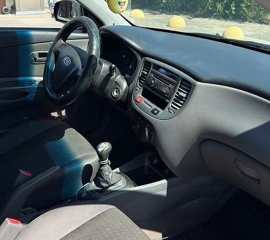 Синий Киа Рио, объемом двигателя 1.4 л и пробегом 172 тыс. км за 4200 $, фото 16 на Automoto.ua