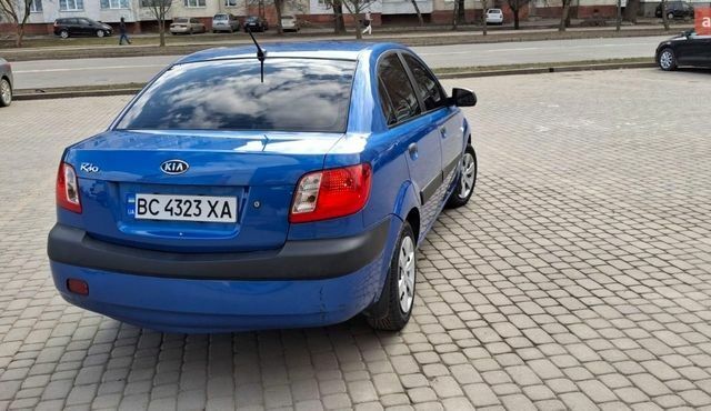 Синий Киа Рио, объемом двигателя 1.4 л и пробегом 179 тыс. км за 3900 $, фото 4 на Automoto.ua