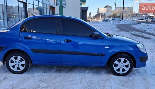 Синій Кіа Ріо, об'ємом двигуна 1.4 л та пробігом 177 тис. км за 4200 $, фото 3 на Automoto.ua