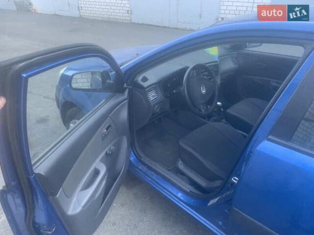 Синий Киа Рио, объемом двигателя 1.4 л и пробегом 170 тыс. км за 3750 $, фото 3 на Automoto.ua