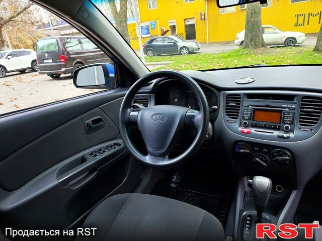Синий Киа Рио, объемом двигателя 1.4 л и пробегом 149 тыс. км за 5800 $, фото 3 на Automoto.ua