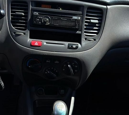 Синий Киа Рио, объемом двигателя 1.4 л и пробегом 172 тыс. км за 4200 $, фото 18 на Automoto.ua