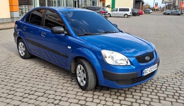Синий Киа Рио, объемом двигателя 1.4 л и пробегом 179 тыс. км за 3900 $, фото 1 на Automoto.ua