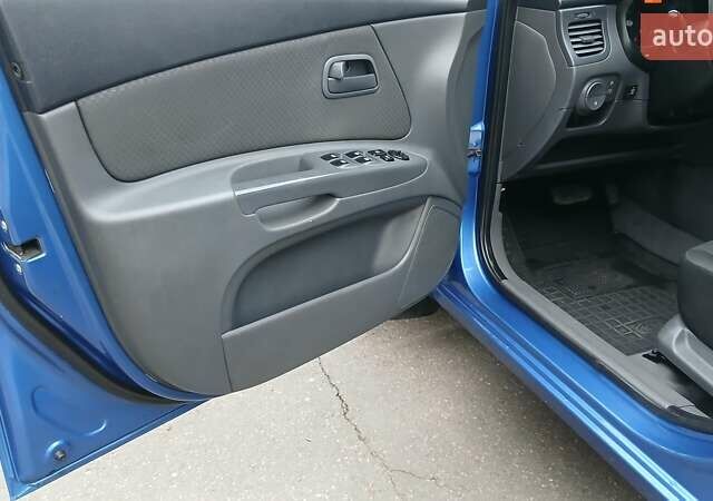 Синий Киа Рио, объемом двигателя 1.4 л и пробегом 159 тыс. км за 5700 $, фото 8 на Automoto.ua