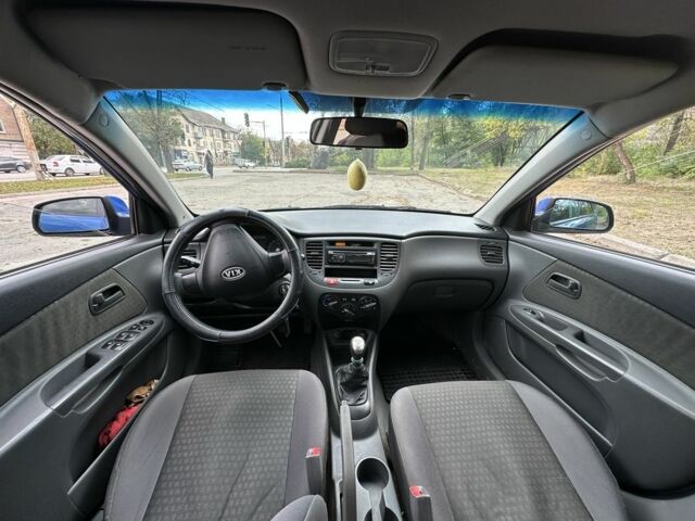 Синий Киа Рио, объемом двигателя 1.4 л и пробегом 172 тыс. км за 4308 $, фото 6 на Automoto.ua