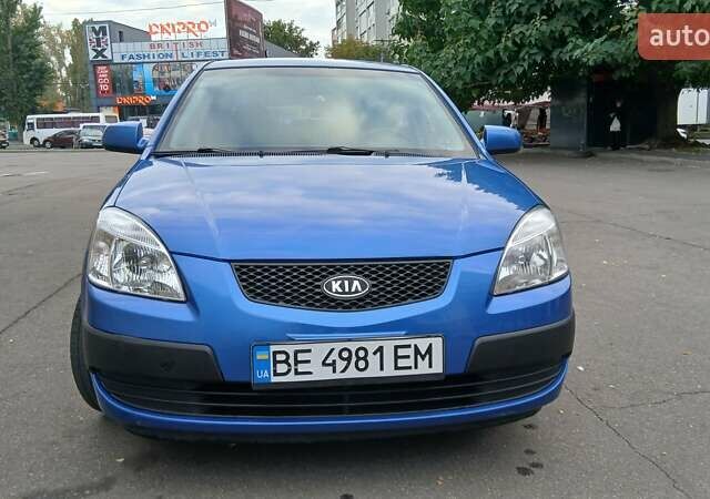 Синий Киа Рио, объемом двигателя 1.4 л и пробегом 159 тыс. км за 5700 $, фото 1 на Automoto.ua