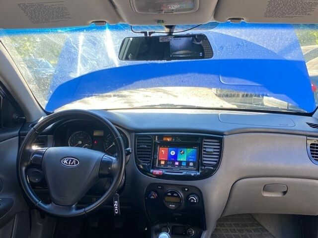 Синий Киа Рио, объемом двигателя 1.4 л и пробегом 258 тыс. км за 3500 $, фото 2 на Automoto.ua