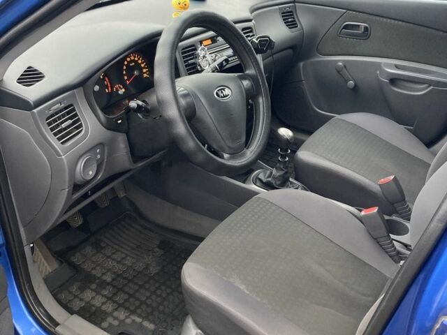 Синій Кіа Ріо, об'ємом двигуна 1.4 л та пробігом 176 тис. км за 3900 $, фото 6 на Automoto.ua