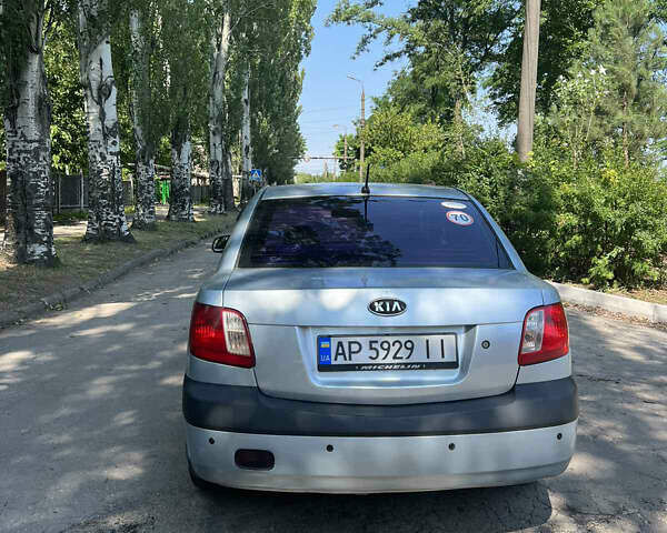 Синий Киа Рио, объемом двигателя 1.4 л и пробегом 200 тыс. км за 4700 $, фото 1 на Automoto.ua