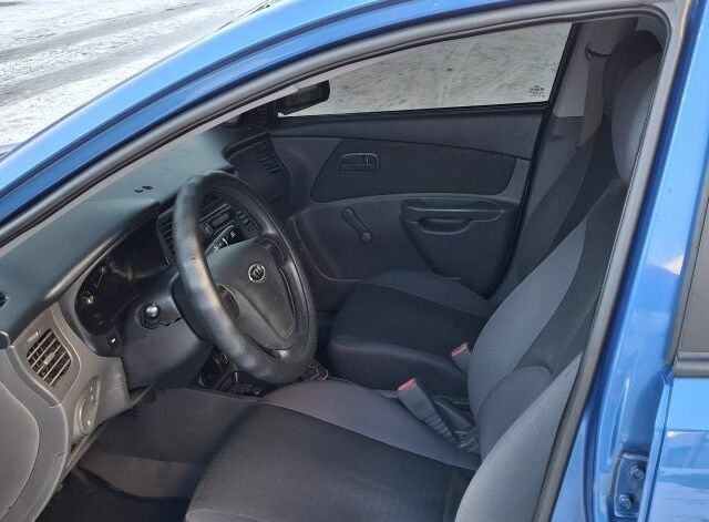 Синій Кіа Ріо, об'ємом двигуна 1.4 л та пробігом 178 тис. км за 3800 $, фото 9 на Automoto.ua