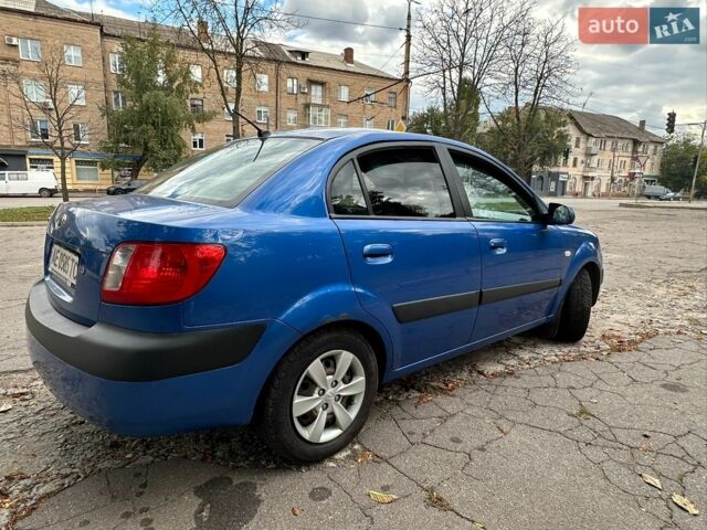 Синій Кіа Ріо, об'ємом двигуна 1.4 л та пробігом 172 тис. км за 4500 $, фото 3 на Automoto.ua