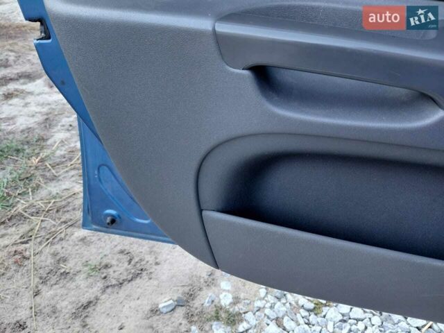 Синій Кіа Ріо, об'ємом двигуна 1.4 л та пробігом 271 тис. км за 5000 $, фото 12 на Automoto.ua