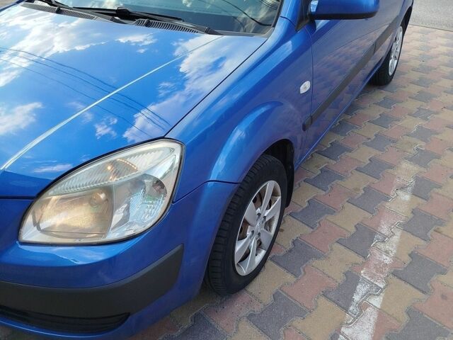 Синий Киа Рио, объемом двигателя 1.4 л и пробегом 279 тыс. км за 5000 $, фото 2 на Automoto.ua
