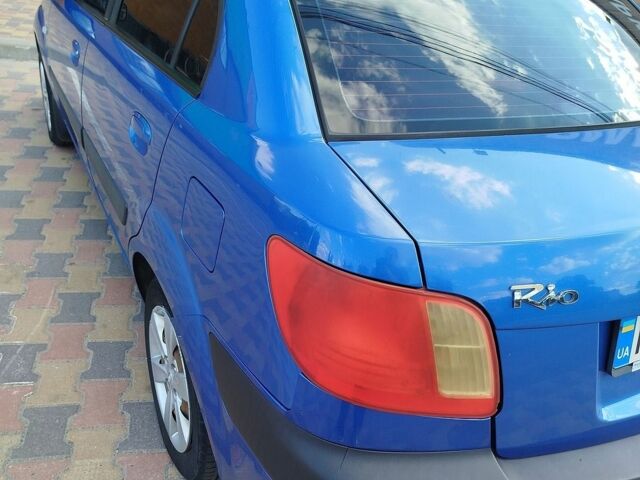 Синий Киа Рио, объемом двигателя 1.4 л и пробегом 279 тыс. км за 5000 $, фото 4 на Automoto.ua