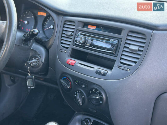 Синий Киа Рио, объемом двигателя 1.5 л и пробегом 164 тыс. км за 4499 $, фото 19 на Automoto.ua