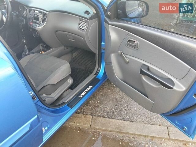 Синий Киа Рио, объемом двигателя 1.4 л и пробегом 308 тыс. км за 4500 $, фото 16 на Automoto.ua