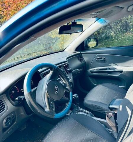 Синий Киа Рио, объемом двигателя 1.4 л и пробегом 300 тыс. км за 4700 $, фото 4 на Automoto.ua