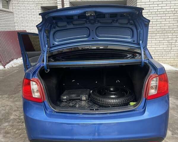 Синий Киа Рио, объемом двигателя 1.4 л и пробегом 177 тыс. км за 5000 $, фото 5 на Automoto.ua
