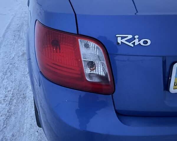 Синий Киа Рио, объемом двигателя 1.4 л и пробегом 177 тыс. км за 5000 $, фото 4 на Automoto.ua