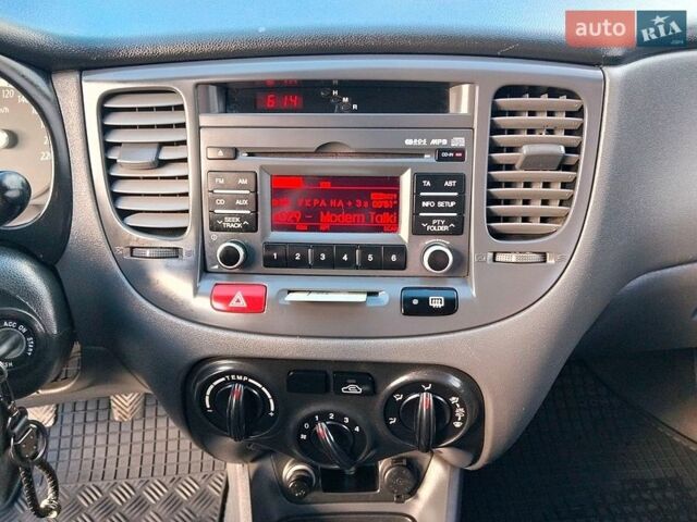 Синий Киа Рио, объемом двигателя 1.4 л и пробегом 308 тыс. км за 4500 $, фото 13 на Automoto.ua