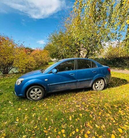 Синий Киа Рио, объемом двигателя 1.4 л и пробегом 300 тыс. км за 4700 $, фото 3 на Automoto.ua
