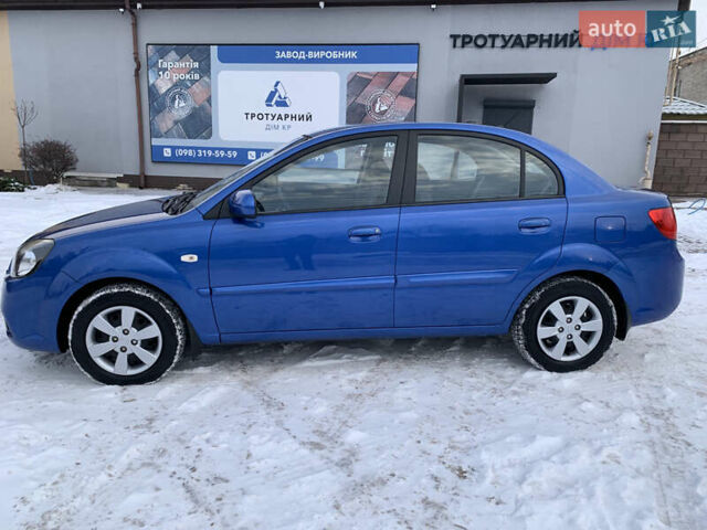 Синій Кіа Ріо, об'ємом двигуна 1.4 л та пробігом 57 тис. км за 6750 $, фото 3 на Automoto.ua