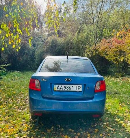 Синий Киа Рио, объемом двигателя 1.4 л и пробегом 300 тыс. км за 5000 $, фото 2 на Automoto.ua