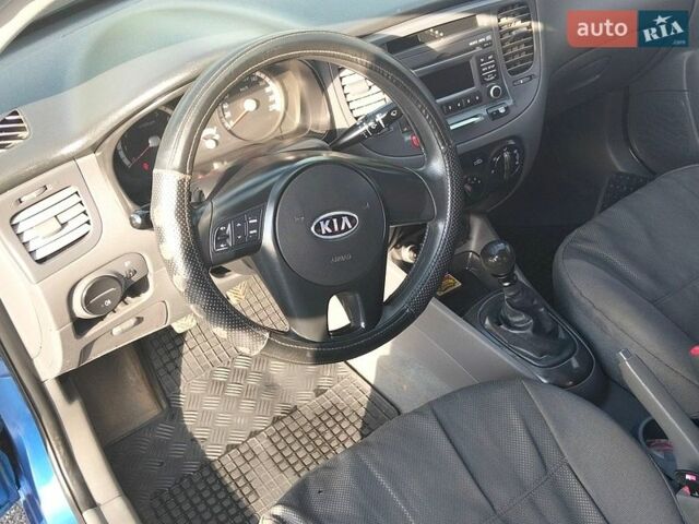Синий Киа Рио, объемом двигателя 1.4 л и пробегом 308 тыс. км за 4500 $, фото 14 на Automoto.ua