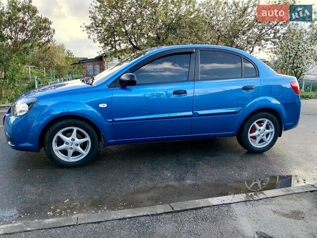 Синий Киа Рио, объемом двигателя 1.4 л и пробегом 308 тыс. км за 4500 $, фото 2 на Automoto.ua