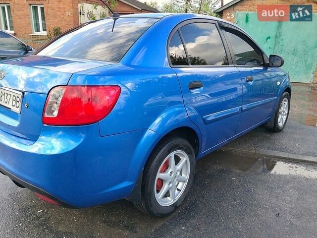 Синий Киа Рио, объемом двигателя 1.4 л и пробегом 308 тыс. км за 4500 $, фото 4 на Automoto.ua