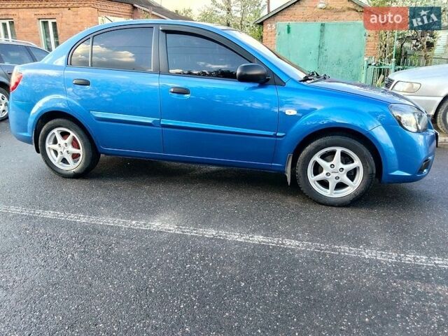 Синий Киа Рио, объемом двигателя 1.4 л и пробегом 308 тыс. км за 4500 $, фото 3 на Automoto.ua