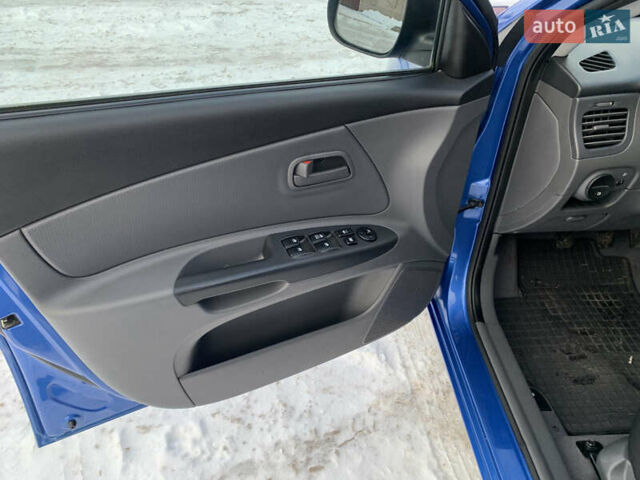 Синій Кіа Ріо, об'ємом двигуна 1.4 л та пробігом 57 тис. км за 6750 $, фото 10 на Automoto.ua