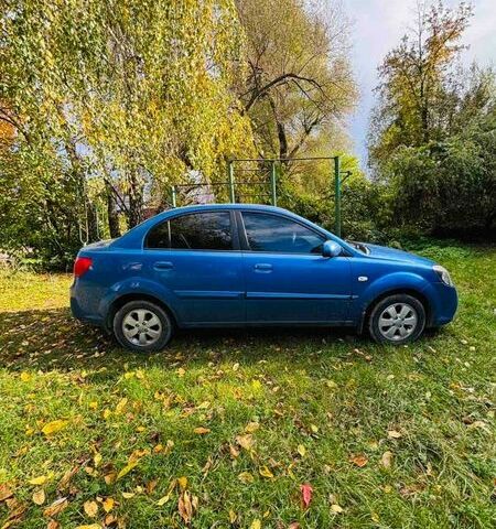 Синий Киа Рио, объемом двигателя 1.4 л и пробегом 300 тыс. км за 5000 $, фото 1 на Automoto.ua
