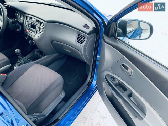 Синій Кіа Ріо, об'ємом двигуна 1.4 л та пробігом 57 тис. км за 6750 $, фото 19 на Automoto.ua