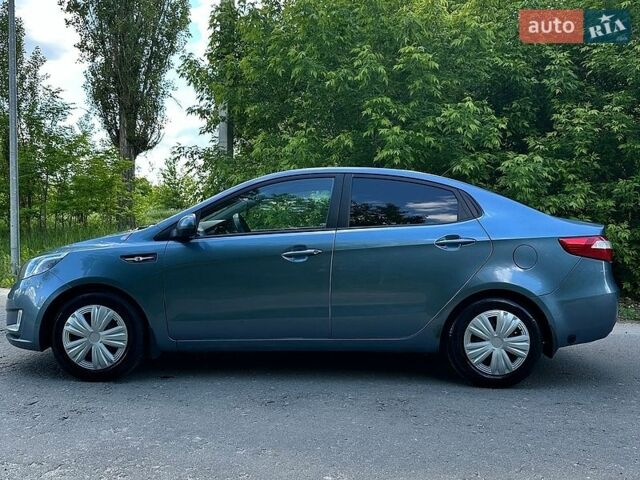 Синій Кіа Ріо, об'ємом двигуна 1.59 л та пробігом 128 тис. км за 6800 $, фото 4 на Automoto.ua