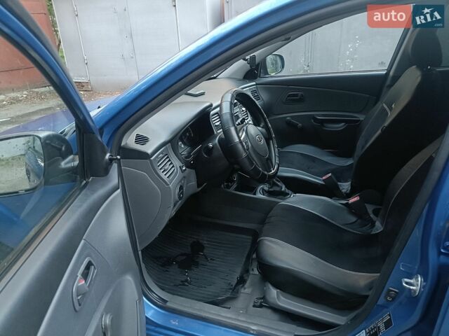 Синий Киа Рио, объемом двигателя 1.4 л и пробегом 215 тыс. км за 3390 $, фото 7 на Automoto.ua
