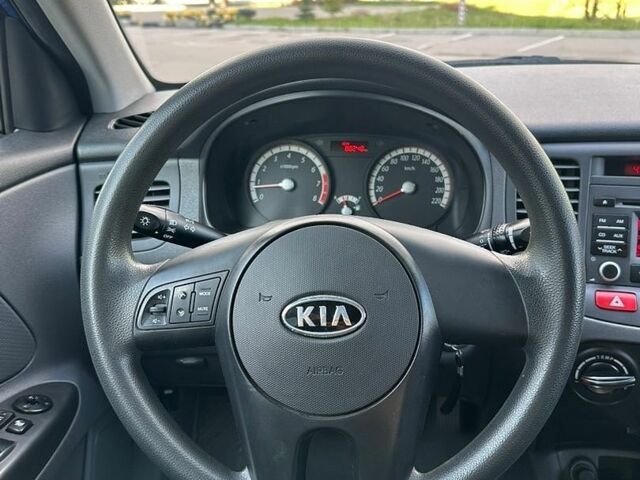 Синий Киа Рио, объемом двигателя 1.4 л и пробегом 88 тыс. км за 5250 $, фото 11 на Automoto.ua