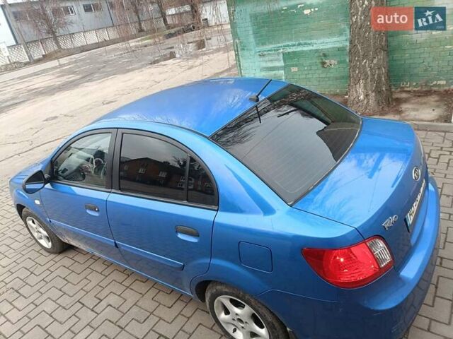 Синий Киа Рио, объемом двигателя 1.4 л и пробегом 215 тыс. км за 4650 $, фото 1 на Automoto.ua