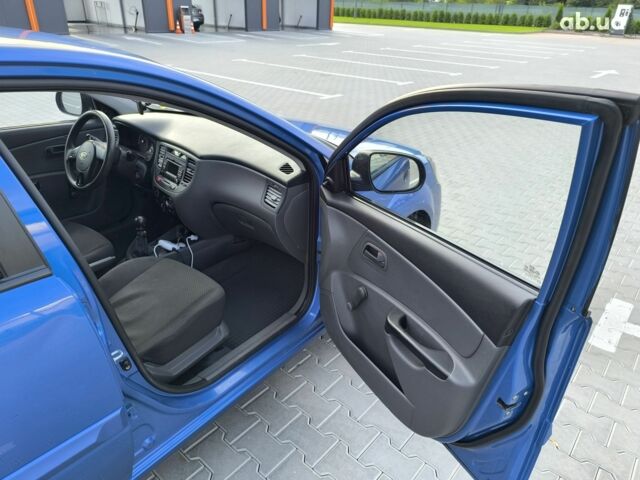 Синий Киа Рио, объемом двигателя 1.4 л и пробегом 220 тыс. км за 3799 $, фото 1 на Automoto.ua