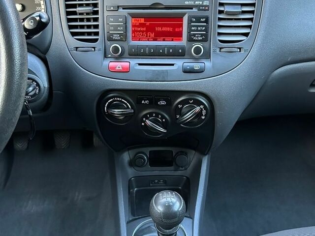 Синий Киа Рио, объемом двигателя 1.4 л и пробегом 88 тыс. км за 5990 $, фото 10 на Automoto.ua
