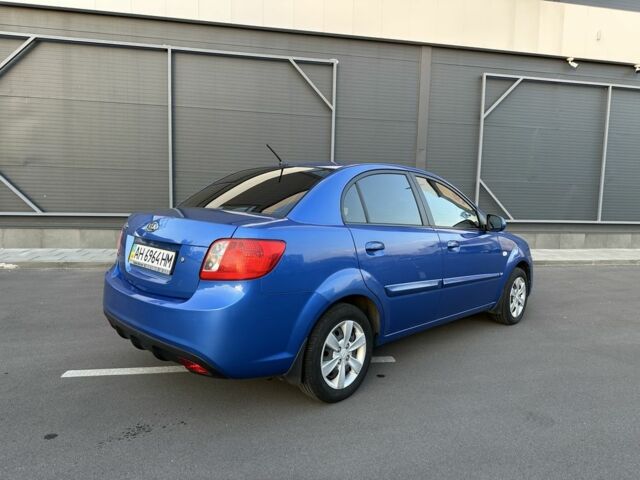 Синий Киа Рио, объемом двигателя 1.4 л и пробегом 88 тыс. км за 5530 $, фото 2 на Automoto.ua
