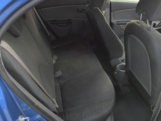 Синий Киа Рио, объемом двигателя 1.4 л и пробегом 220 тыс. км за 3799 $, фото 9 на Automoto.ua