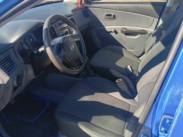 Синий Киа Рио, объемом двигателя 1.4 л и пробегом 211 тыс. км за 3700 $, фото 4 на Automoto.ua
